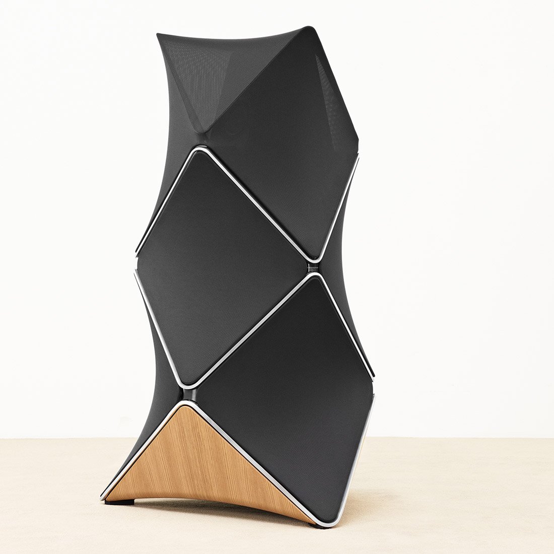 bang_olufsen_beoLab_90_01.jpg