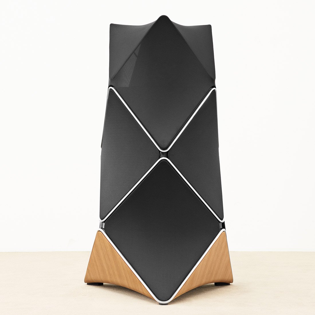 bang_olufsen_beoLab_90_03.jpg